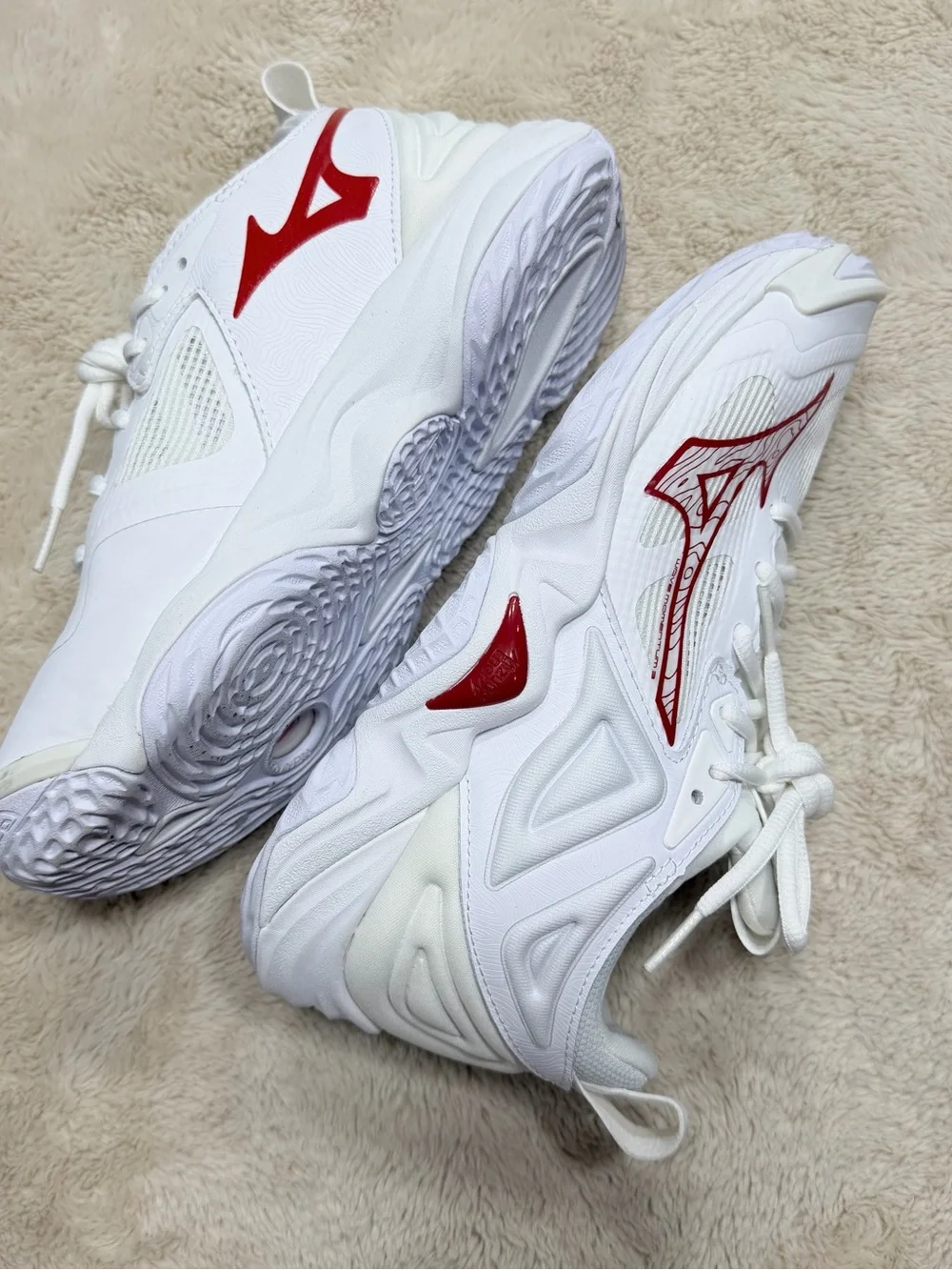 Mizuno Wave Momentum 3 Women’s Volleyball Shoe, Size: 7